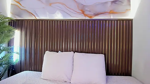 Snapshot of elevensky chatting on March 1, 7:25 pm elevensky online show from March 1, 7:25 pm