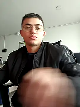 Snapshot of Thonny-becker chatting on February 8, 12:17 pm Thonny-becker online show from February 8, 12:17 pm