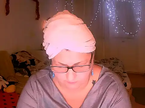 Marryllunax online show from December 14, 7:08 pm