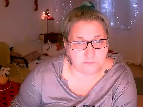 Marryllunax online show from December 15, 7:52 pm