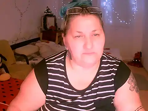 Marryllunax online show from December 19, 5:59 pm