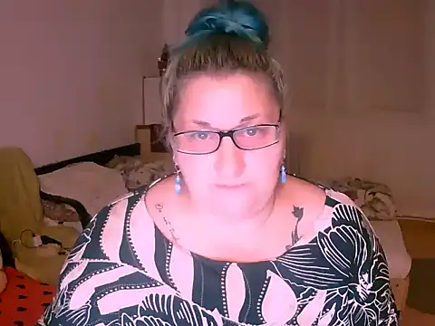 Marryllunax online show from December 13, 8:04 pm