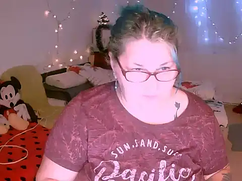 Marryllunax online show from December 18, 6:45 pm