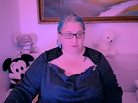 Marryllunax online show from November 1, 9:30 pm