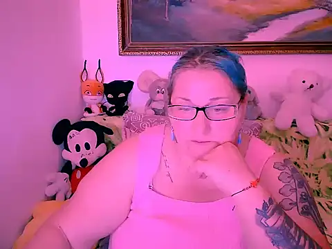 Marryllunax online show from October 22, 7:35 pm