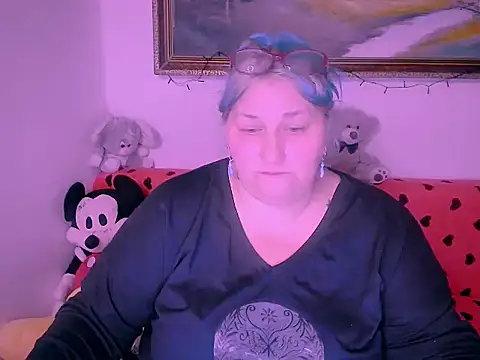 Marryllunax online show from November 24, 9:15 pm