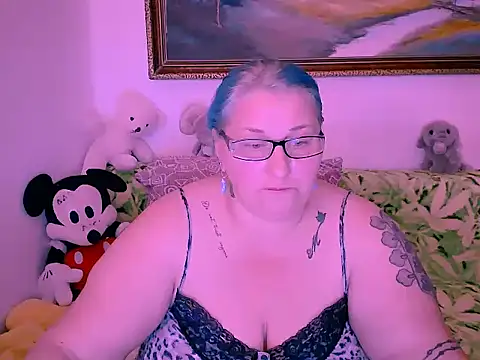 Marryllunax online show from October 31, 2:57 pm