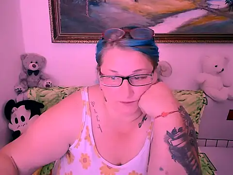 Marryllunax online show from October 5, 7:15 pm