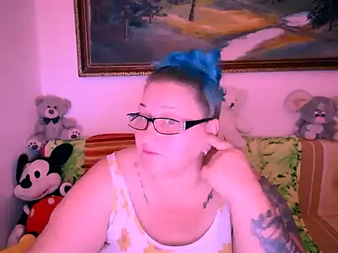 Marryllunax online show from October 10, 5:25 pm