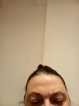 HotHornyEmmaX online show from December 15, 7:58 am