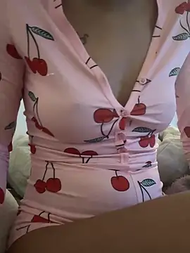 Snapshot of shay212 chatting on February 10, 2:48 pm shay212 online show from February 10, 2:48 pm