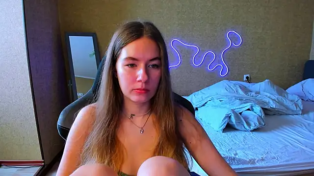 EmilyPaw online show from February 24, 9:21 am