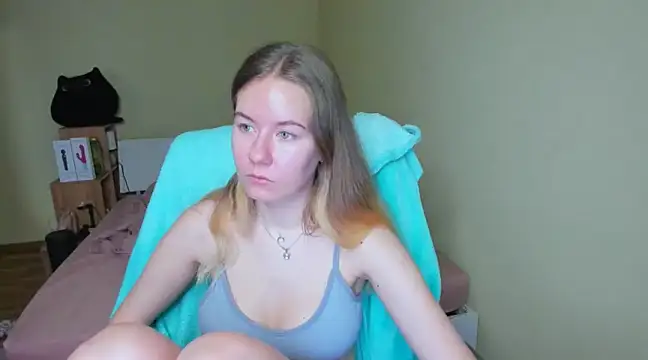 EmilyPaw online show from March 16, 7:37 am