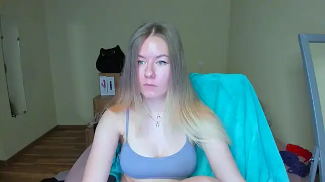 EmilyPaw online show from February 21, 9:13 am