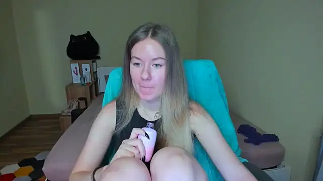 EmilyPaw online show from February 23, 8:28 am