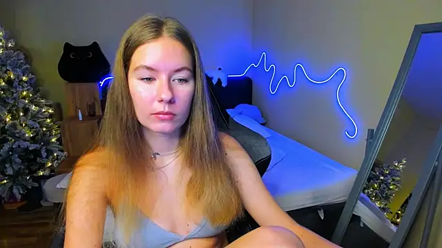 EmilyPaw online show from December 16, 8:51 am