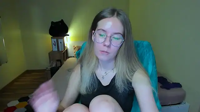 EmilyPaw online show from February 22, 5:24 pm