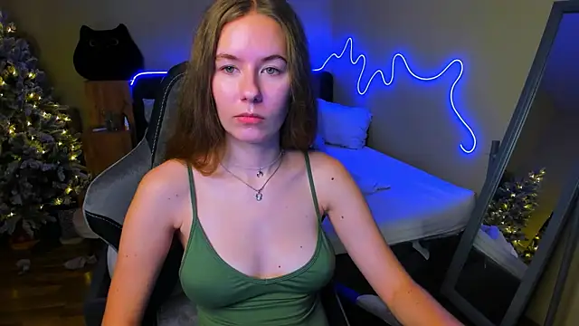 EmilyPaw online show from December 13, 8:04 pm