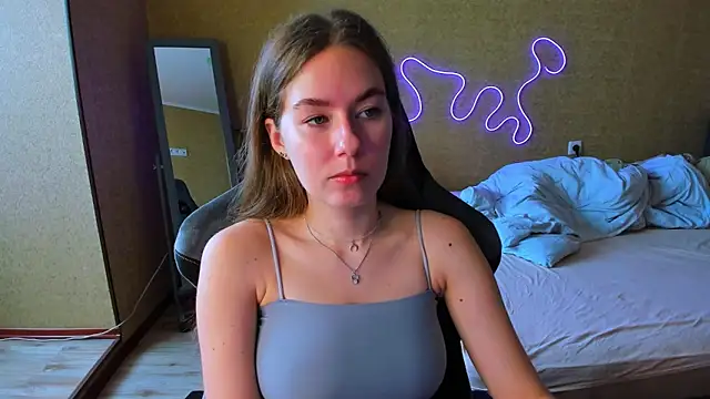 EmilyPaw online show from May 12, 10:54 am