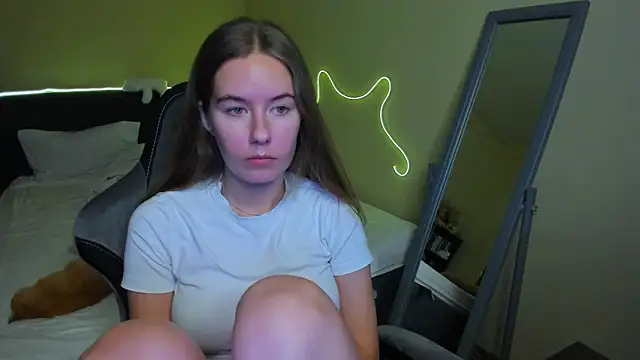 EmilyPaw online show from November 30, 4:30 pm