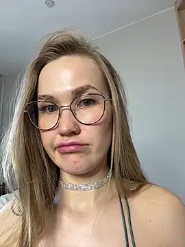 Snapshot of DianaShermy chatting on March 11, 10:51 am DianaShermy online show from March 11, 10:51 am