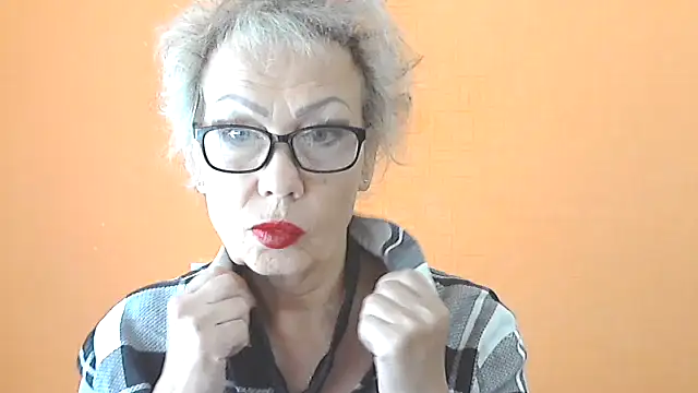 Snapshot of NessyJenixs chatting on September 28, 6:31 am NessyJenixs online show from September 28, 6:31 am