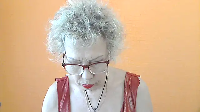 NessyJenixs online show from June 10, 6:25 am