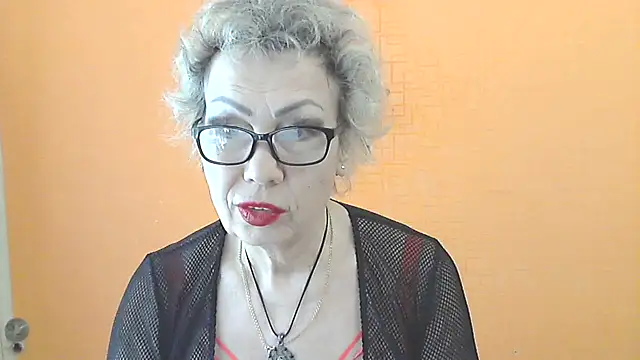 NessyJenixs online show from April 5, 7:15 am