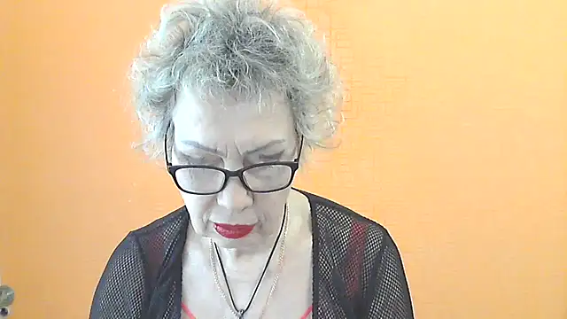 NessyJenixs online show from April 9, 6:30 am