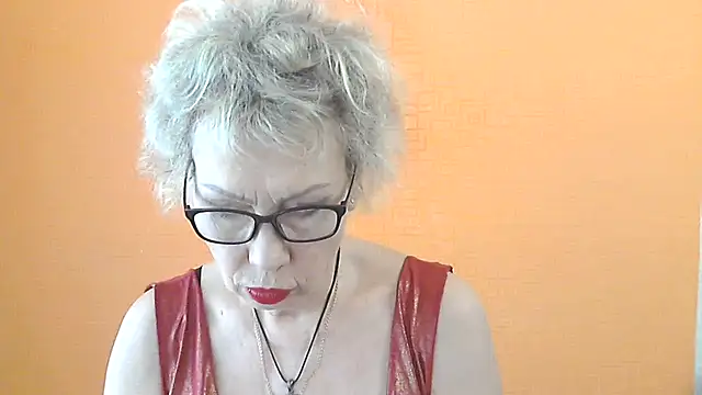 NessyJenixs online show from June 7, 7:02 am