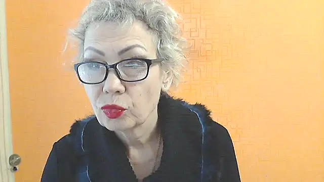 Snapshot of NessyJenixs chatting on February 5, 8:10 am NessyJenixs online show from February 5, 8:10 am