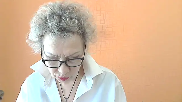 NessyJenixs online show from March 26, 7:17 am