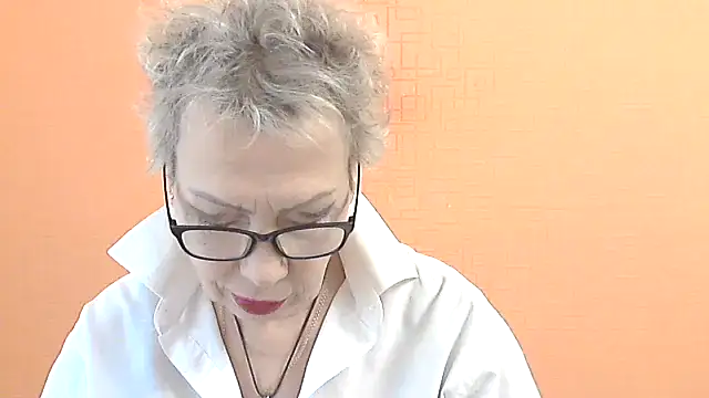 Snapshot of NessyJenixs chatting on November 18, 7:44 am NessyJenixs online show from November 18, 7:44 am