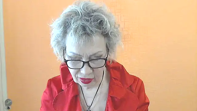 NessyJenixs online show from April 26, 7:05 am