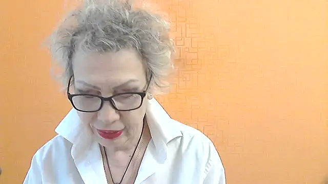 NessyJenixs online show from March 20, 2:40 pm