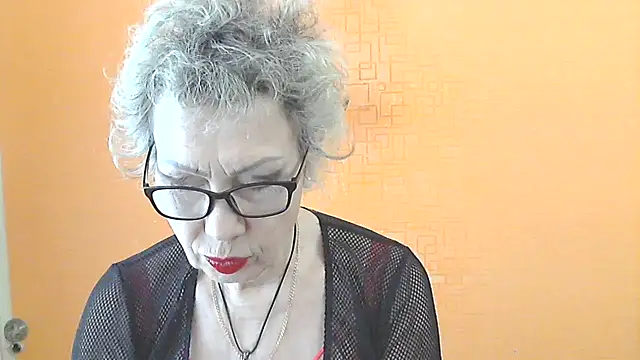 NessyJenixs online show from April 1, 6:48 am