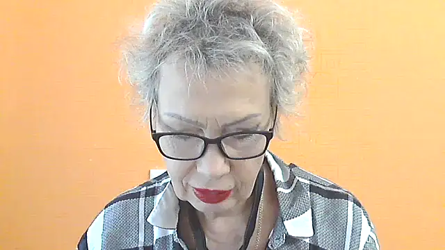 Snapshot of NessyJenixs chatting on October 2, 6:39 am NessyJenixs online show from October 2, 6:39 am