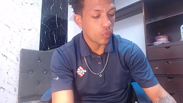 Snapshot of carlos_alber12 chatting on September 10, 6:51 pm carlos alber12 online show from September 10, 6:51 pm