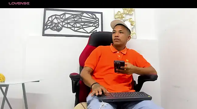 Snapshot of carlos_alber12 chatting on March 8, 7:20 pm carlos alber12 online show from March 8, 7:20 pm