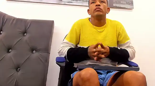 Snapshot of carlos_alber12 chatting on March 10, 1:01 am carlos alber12 online show from March 10, 1:01 am