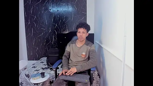 Snapshot of carlos_alber12 chatting on October 27, 12:06 pm carlos alber12 online show from October 27, 12:06 pm