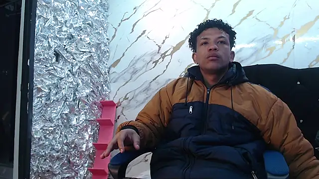 Snapshot of carlos_alber12 chatting on September 29, 12:33 pm carlos alber12 online show from September 29, 12:33 pm