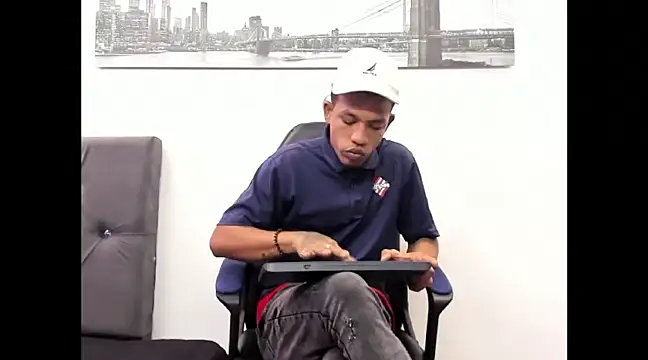 Snapshot of carlos_alber12 chatting on March 21, 12:50 pm carlos alber12 online show from March 21, 12:50 pm