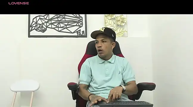 Snapshot of carlos_alber12 chatting on March 17, 12:57 pm carlos alber12 online show from March 17, 12:57 pm