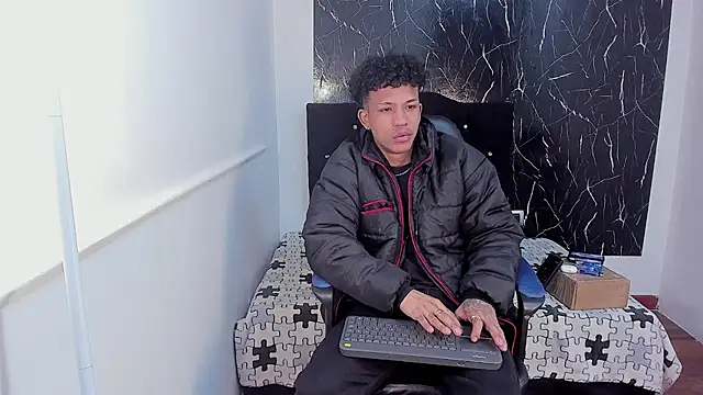 Snapshot of carlos_alber12 chatting on October 15, 12:13 pm carlos alber12 online show from October 15, 12:13 pm