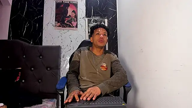 Snapshot of carlos_alber12 chatting on September 20, 1:05 pm carlos alber12 online show from September 20, 1:05 pm