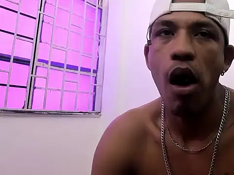 Snapshot of carlos_alber12 chatting on March 22, 3:20 pm carlos alber12 online show from March 22, 3:20 pm