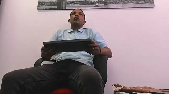 Snapshot of carlos_alber12 chatting on February 27, 7:15 pm carlos alber12 online show from February 27, 7:15 pm