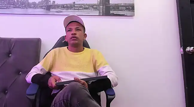 Snapshot of carlos_alber12 chatting on March 13, 8:00 pm carlos alber12 online show from March 13, 8:00 pm