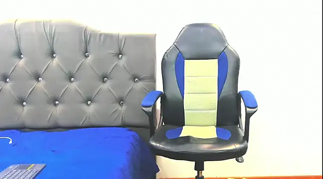 Snapshot of carlos_alber12 chatting on March 15, 9:27 pm carlos alber12 online show from March 15, 9:27 pm